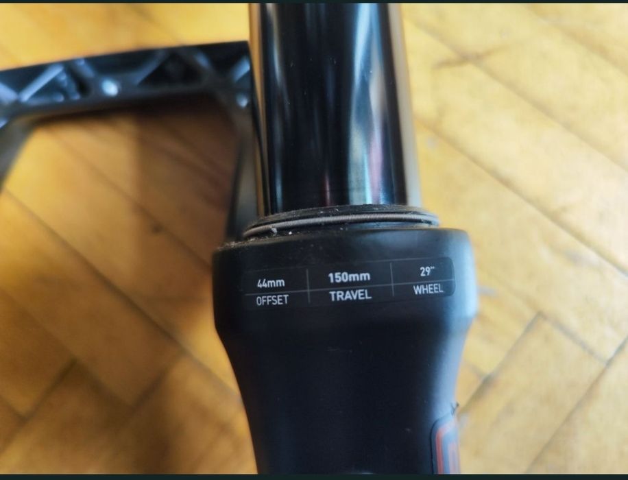 Furca Noua pe aer Rockshox ZEB SELECT 29' cursa 150 mm 0 km de pe E-bike Nou, gat foarte larg jos tapered 45.5 mm