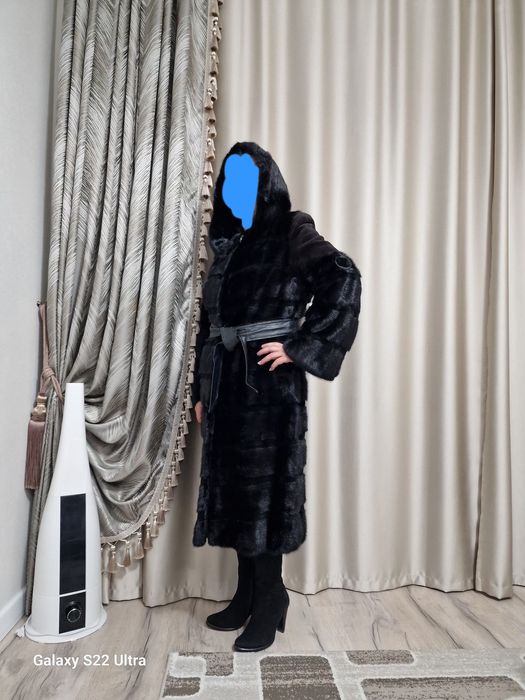 Женскую шубу в отличном состоянии.