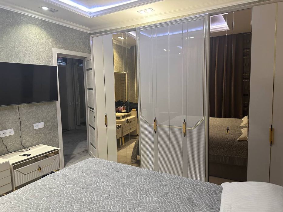 Продам трёхкомнатную квартиру на ген Петрова(паркент)