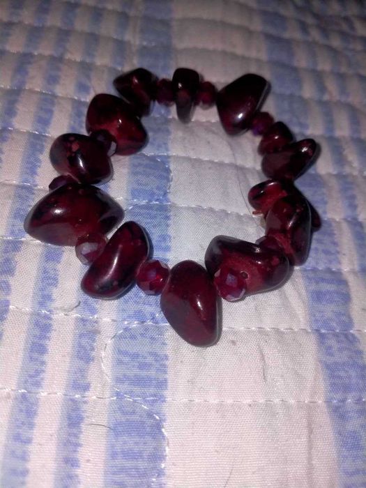 Продается браслет натуральный гранат