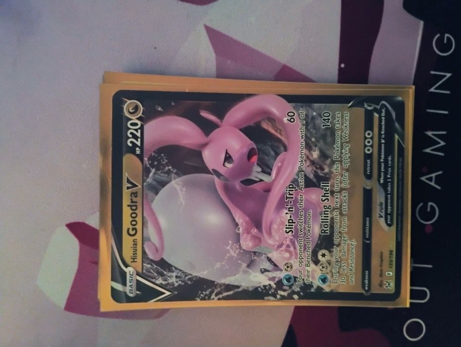 Cărți Pokemon diferite