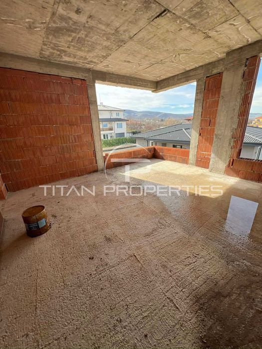 Двуетажна къща в Марково