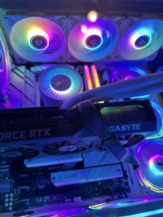 PC Gaming - Ryzen 7 9800X3D + RTX 4070