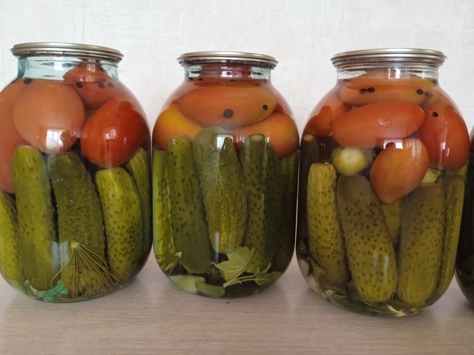 Огурцы, помидоры , ассорти