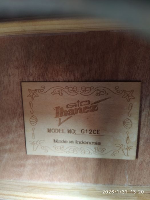 Классическая гитара сотилади.