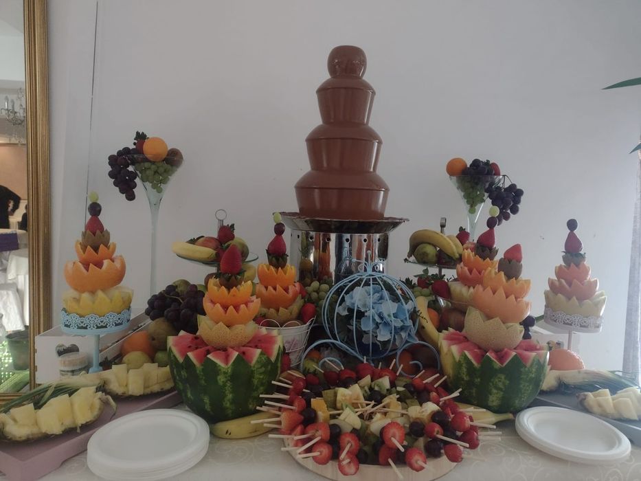 Fântână de ciocolata și bar fructe