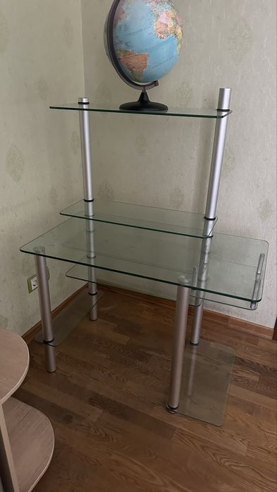 Стекляный писменый стол