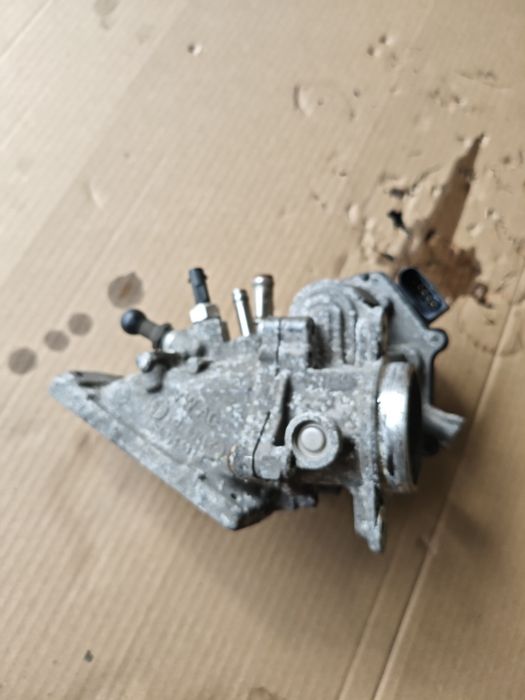 Дросел клапа за Vw,Audi, Skoda 1.6tdi. 04L128063P