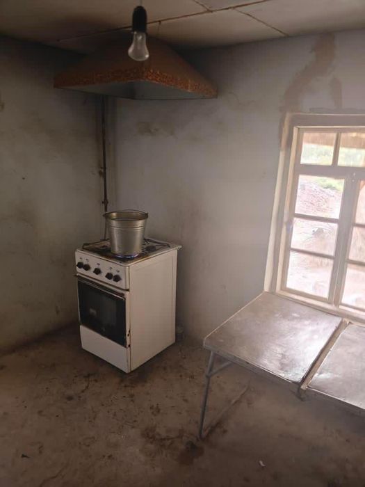 Hovli sotiladi 18 sotix. Yer maydoni katta