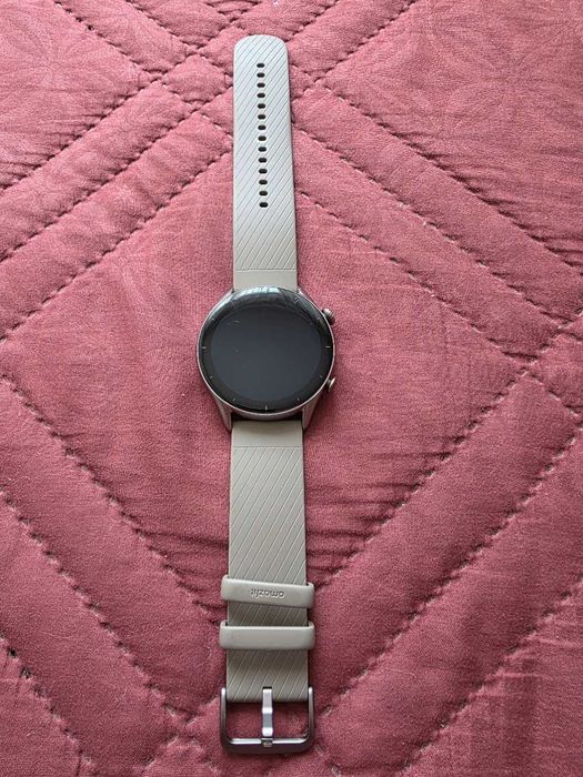 Продавам СМАРТ часовник Amazfit GTR 3
