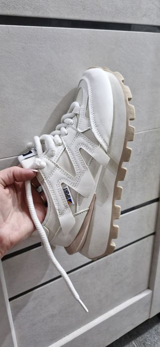 Продам кроссовки 4000 за пару