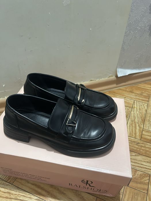 Туфли для девочки 35-36 размер кожа