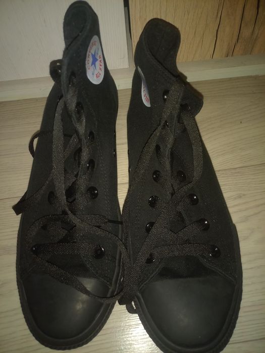 Converse черные.