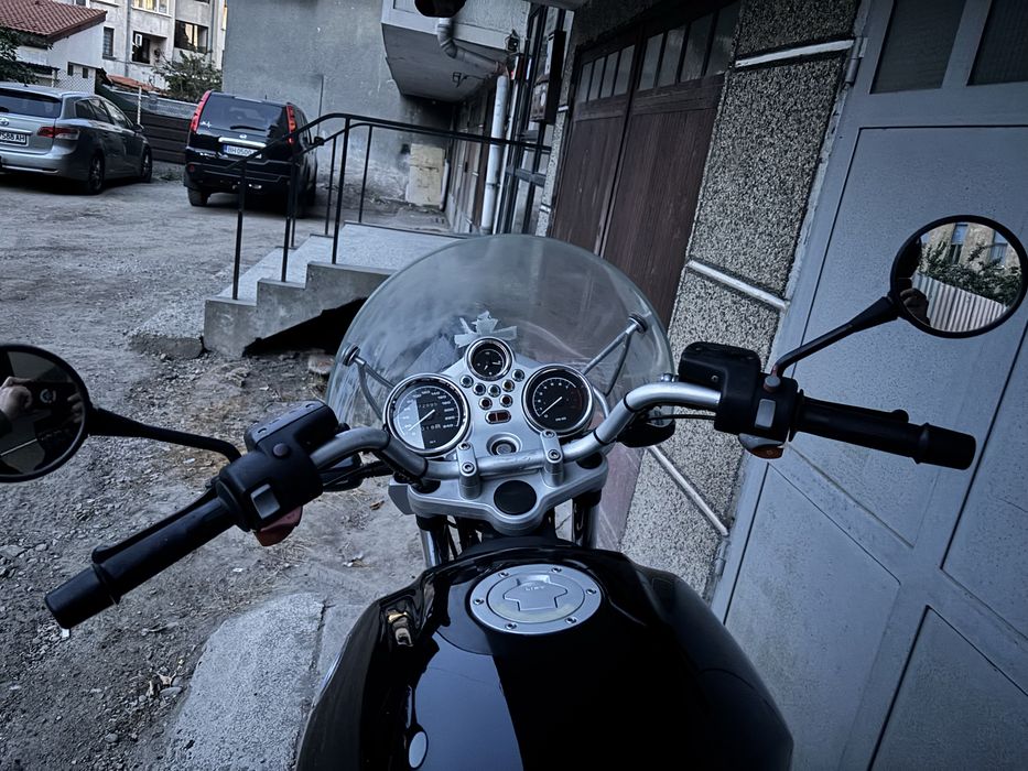 BMW R850r.