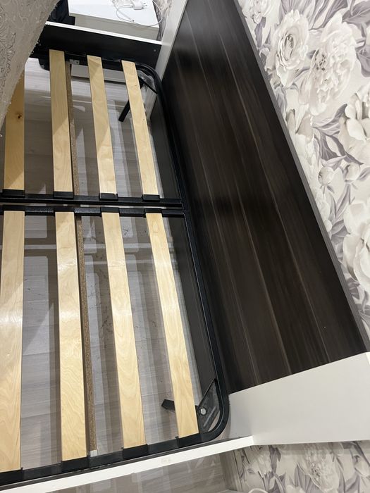 Кровать с матрассом 160*200