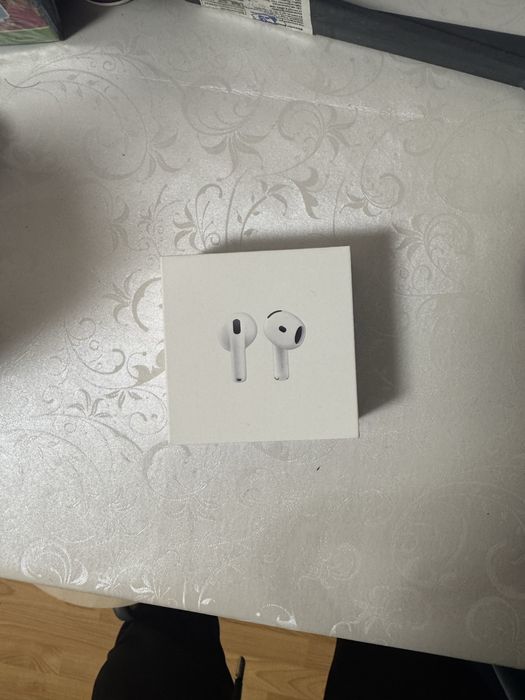 Наушники Airpods 4