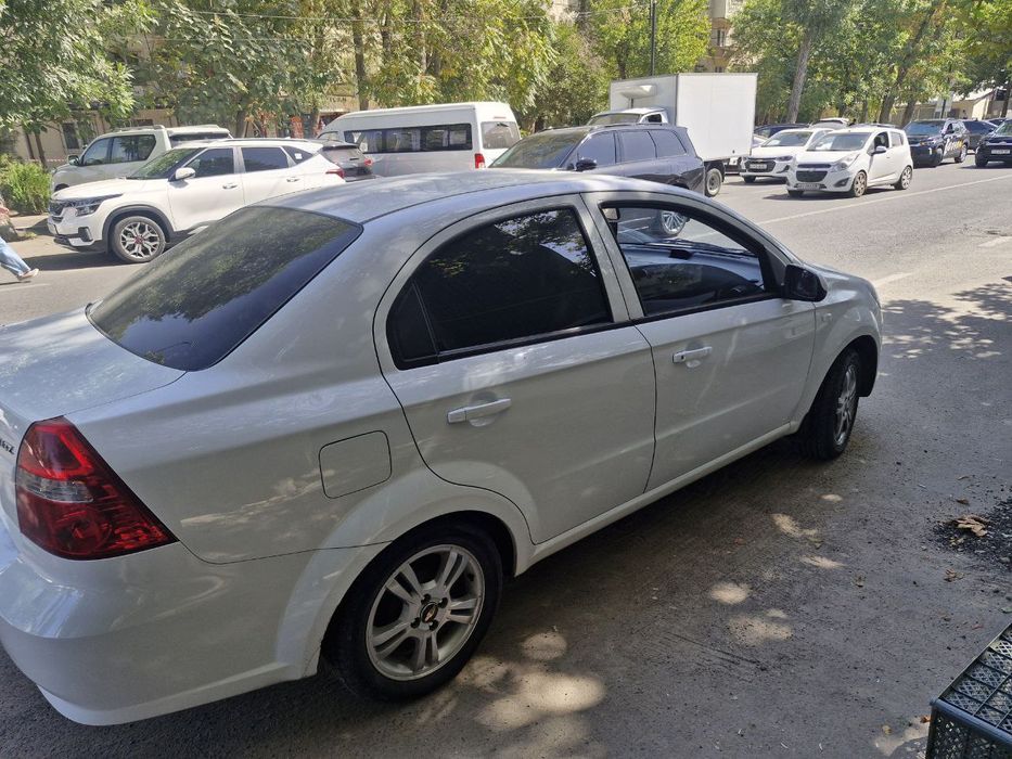 Nexia 3 avtomat sotiladi