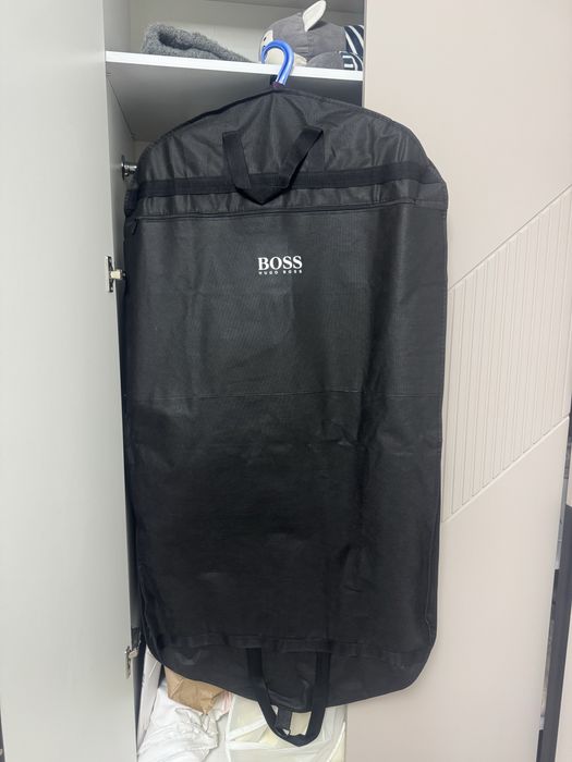 Продам Костюм BOSS
