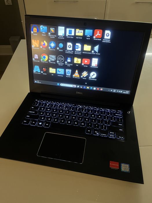 Laptop Business Dell Vostro 5471 | i5-8250U | 8GB RAM | 1.03TB Stocare | Video Dedicat 4GB