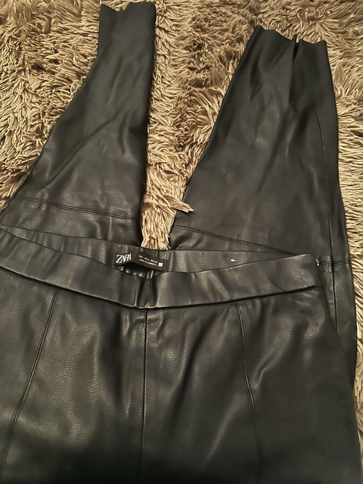 Pantaloni din piele