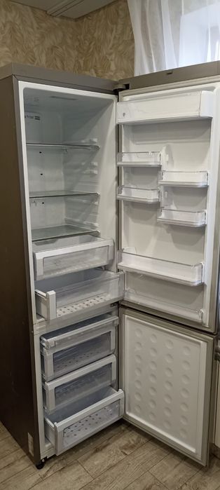 Холодильник Samsung