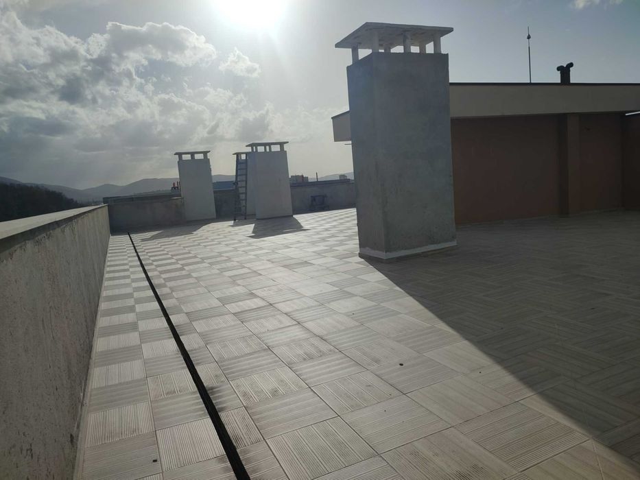 Многостаен с 360-градусова панорамна тераса! Собствен асансьор!