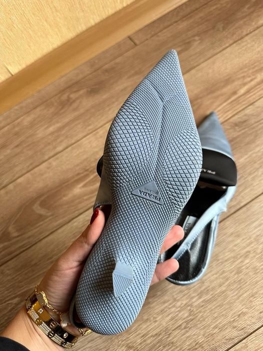 Prada сандали сатен