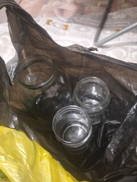 Отдам банки. Срочно.