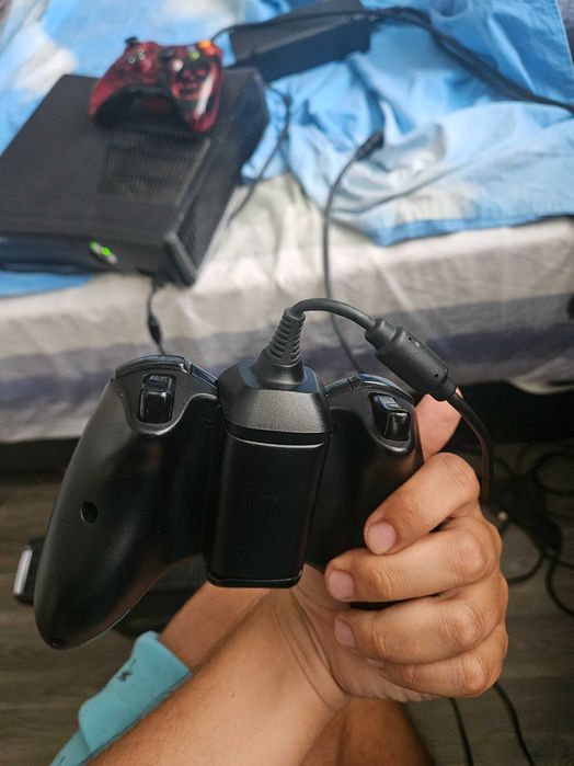 Xbox360 S 250GB с два оригинални контролера