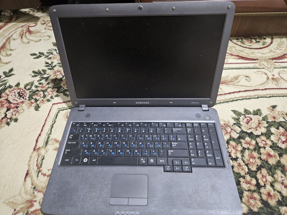 Ноутбук самсунг.