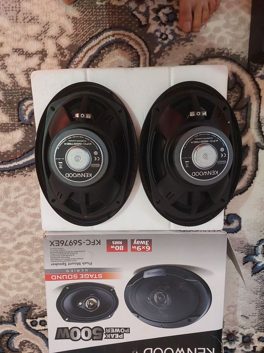 Kenwood kalonka sotiladi usilitili bn birga