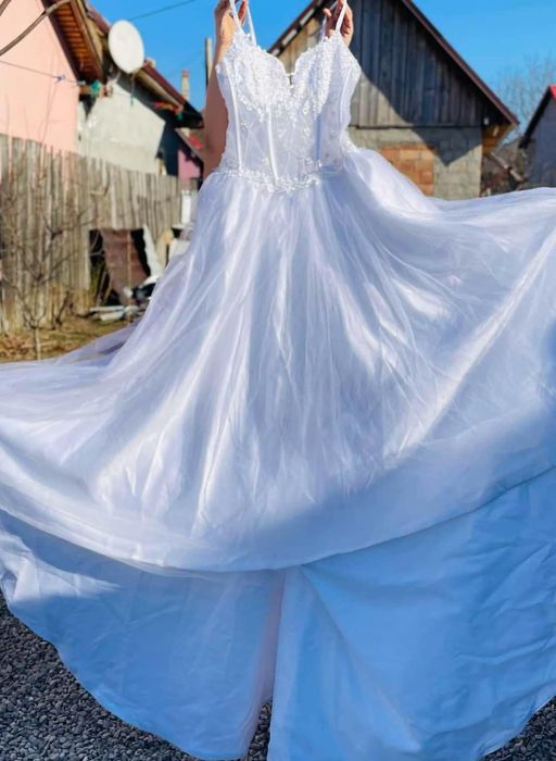 Rochii de mireasa în stare foarte bună 300 de lei bucata