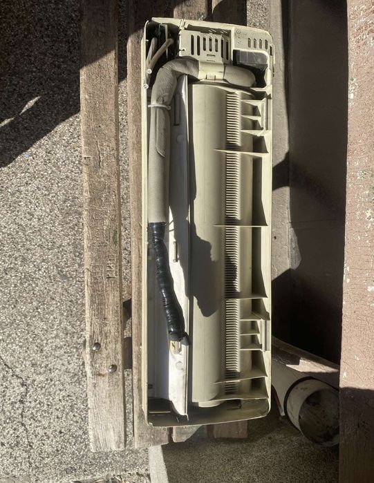 Продавам работещ климатик  Hitachi