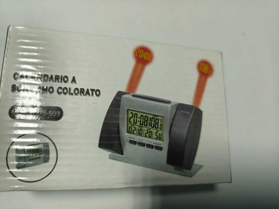 Ceas de birou cu afisaj lcd si proiector pe tavan