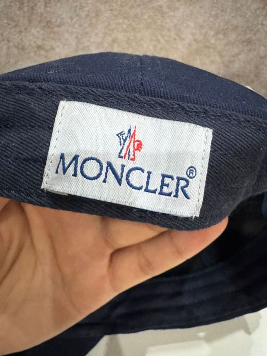 Продам кепку Moncler