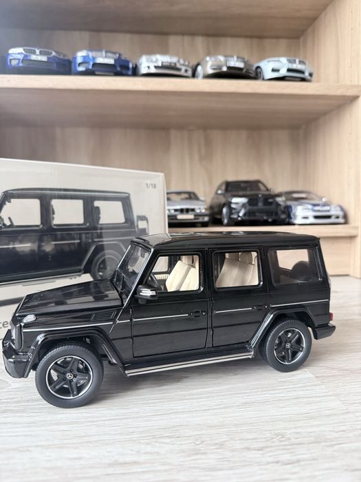 Колекционерски модел Mercedes-Benz G500 iscale 1/18
