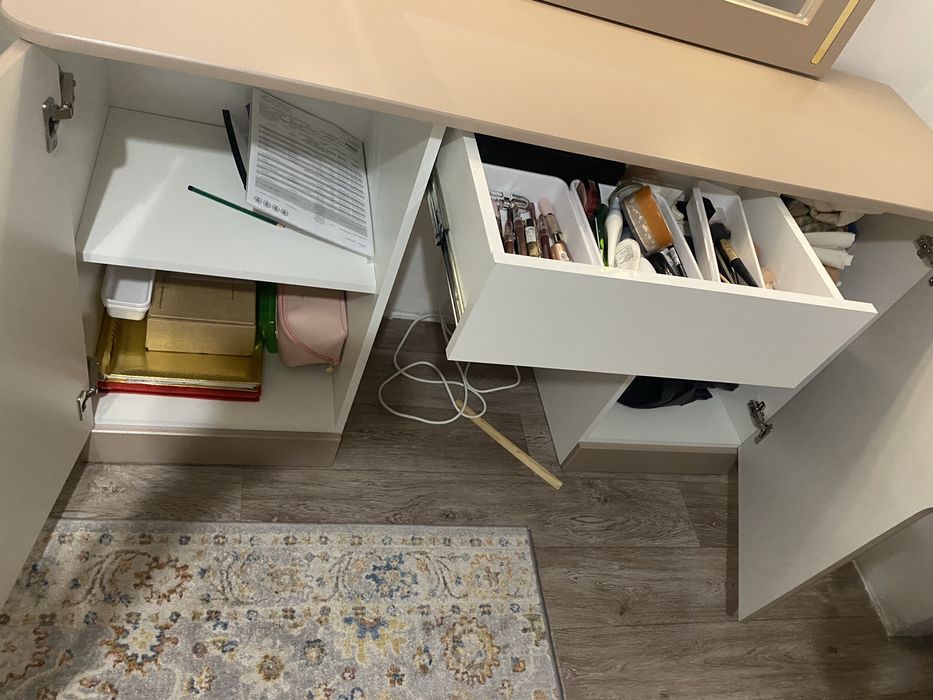 Комод с зеркалом