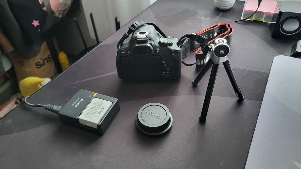 Aparat Foto DSLR Canon EOS 700D (Rebel T5i) + Obiectiv 18-55mm + Acce