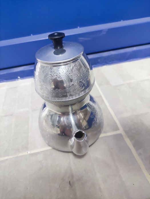 Ретро кафеварка с изящен дизайн и гравирани орнаменти