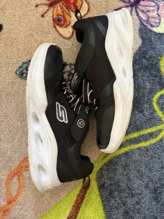 Обувки Skechers различни номера и модели