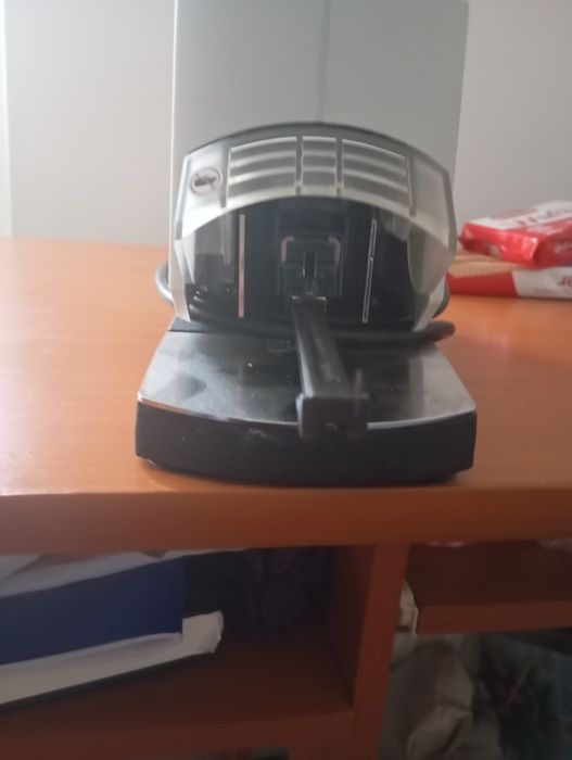 Vând Mașina de capsat profesionala