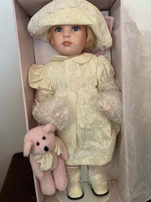 Păpușa din portelan