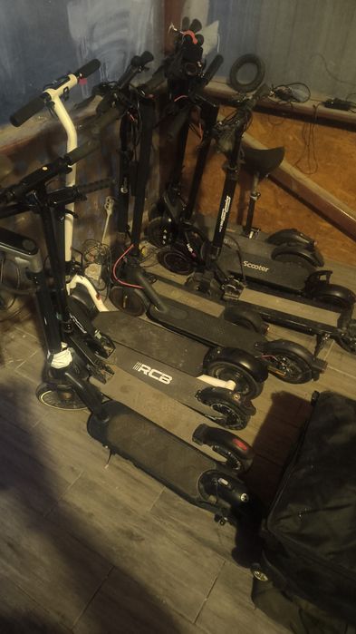 Se vând trotinete electrice