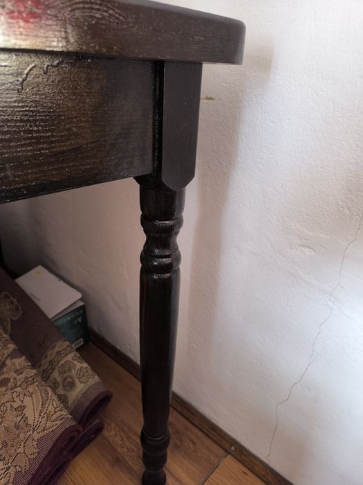 Masă din lemn masiv