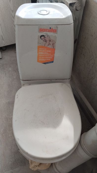 Продам унитаз с бочком