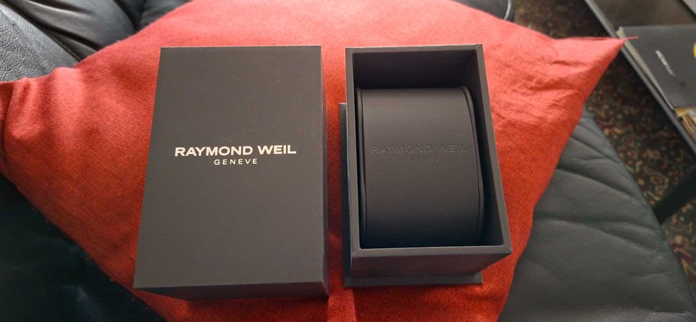Продавам часовник Raymond Weil в гаранция