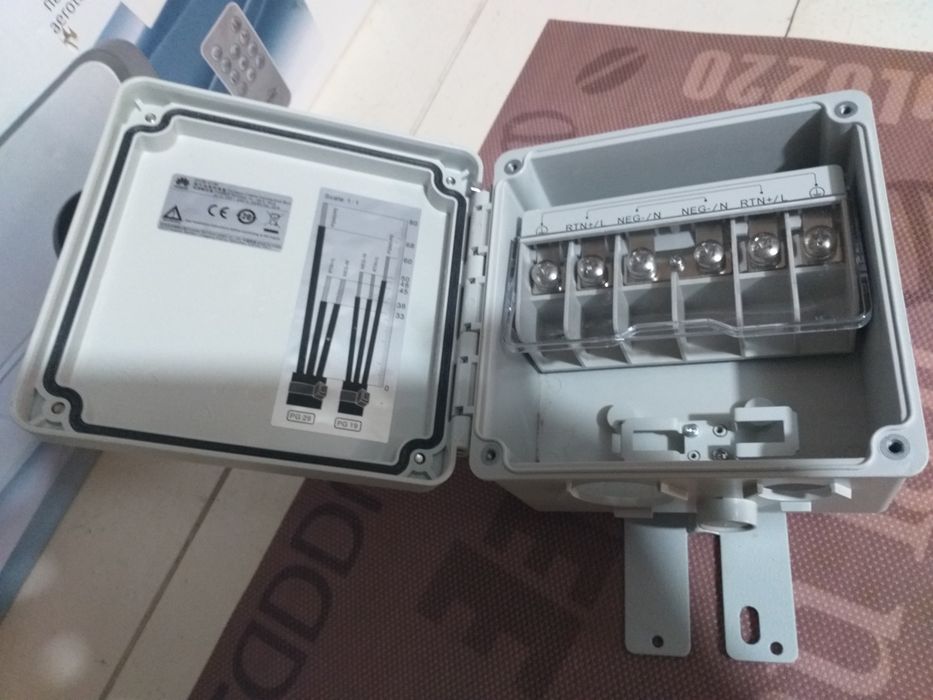 Cutie OCB Huawei Panouri Solare Conectare Exterior Ermetica