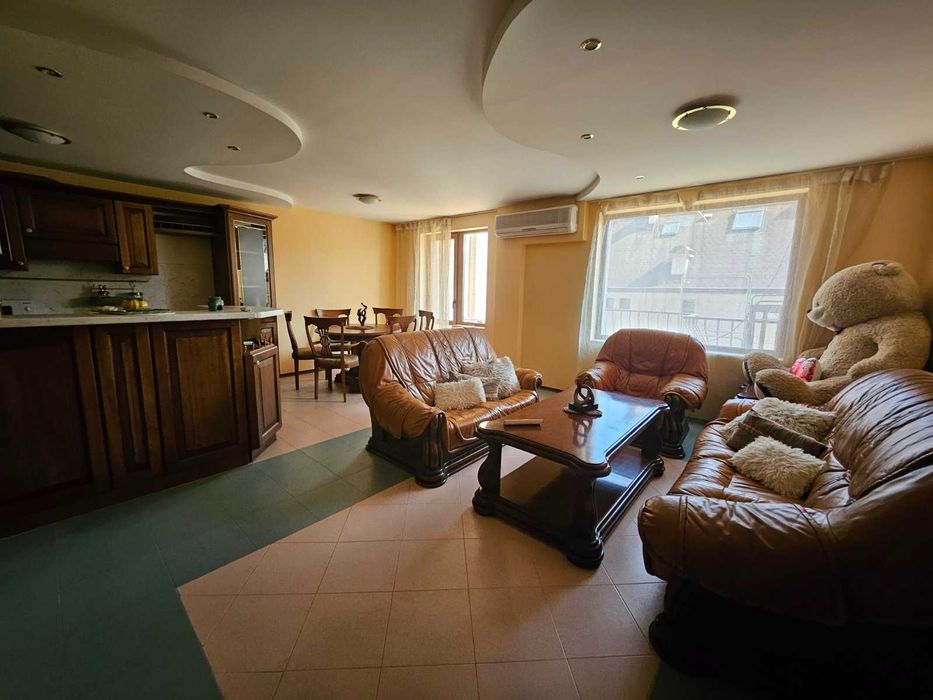 Дава се под наем Тристаен апартамент в Варна, Център - 90 кв.м за 663 € - Снимка #1