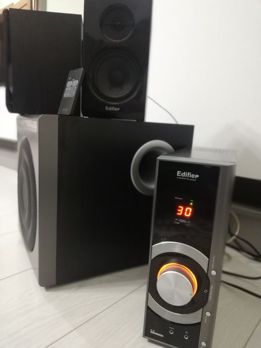 Продаются акустические система Edifier c3