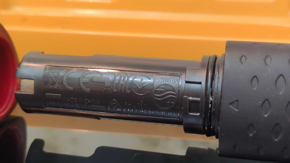 Philips series 1000 Ultra precise beard styler - стайлер для бороды